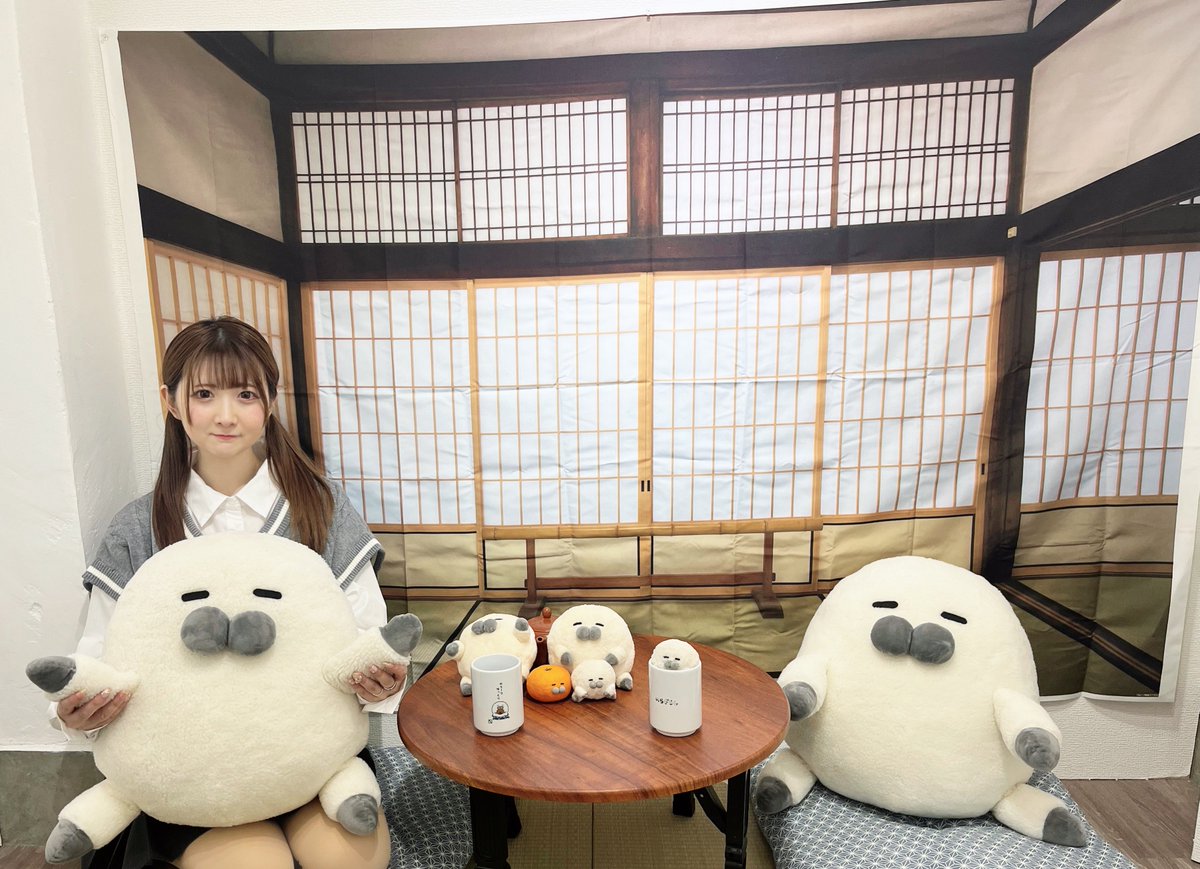 000_zzz02's tweet image. のらちゃん&よしさんの個展、
#のらざらしのいる生活
にお邪魔してきました〜!!!🥰
大きいのらちゃんとお写真撮れて嬉しい!!!!(T . T)🩷可愛いがいっぱいの空間だった(T . T)