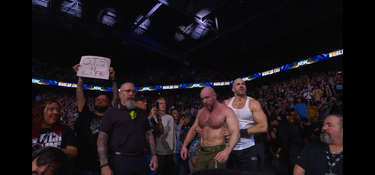 df187raven's tweet image. Made it to the show! OTS Sign out on full display. Dax gave me a face when he saw my sign. 🤣 OTS 4 Life!
@JDfromNY206 @ChiTownSmark