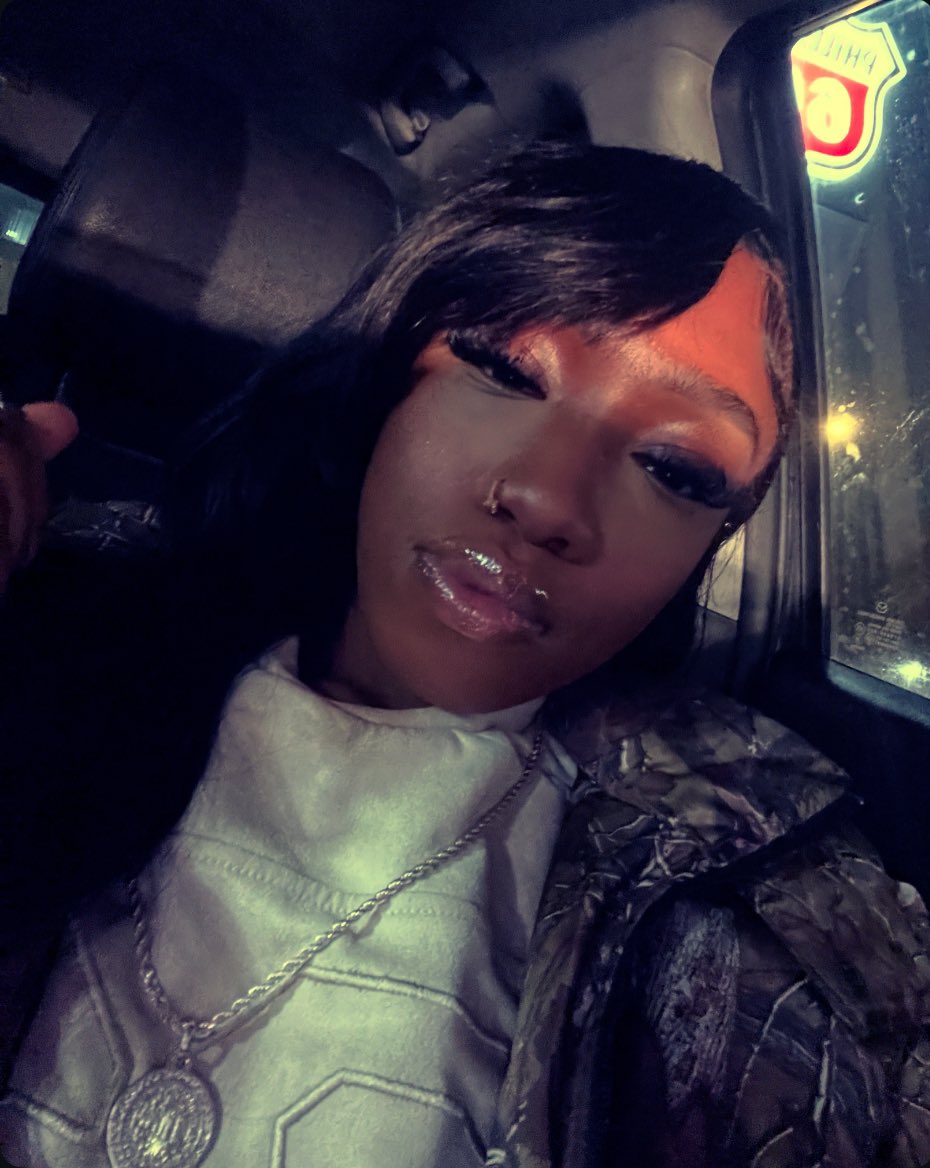 realdealniah! (@getrichbitxh__) on Twitter photo 