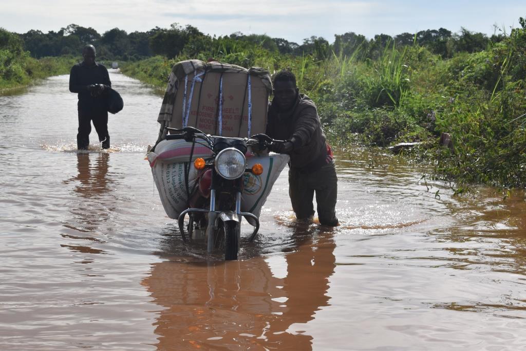 COTFONE's tweet photo. 🌍Floods and droughts are devastating rural Uganda, destroying homes, crops, and lives. Communities on the frontlines can’t wait. Urgent climate action is needed to build resilience and secure a sustainable future @IPCC_CH, @min_waterUg, @Greenpeace, @UNFCCC, @IUCN, @WWFUganda, and global changemakers like @GretaThunberg and @vanessa_vash to secure a #SustainableFuture. @ymkayinga @350 @UNDPUganda @nemaug @WWFUganda @WaterAidUganda @JaneGoodallInst @EnviroConserve @EarthDay @AyebareAdonia @Greenpeace @Global_Witness @ConservationOrg @BiodiversityCo5 @SpireJim @EcocideLaw