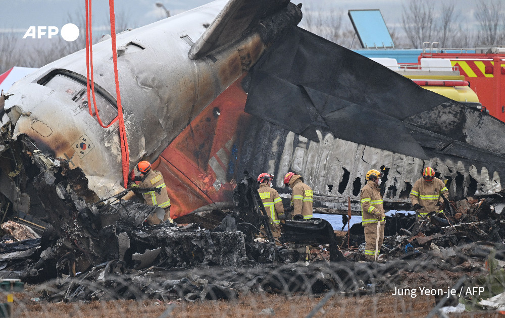 #UPDATE South Korea on Monday ordered a "comprehensive inspection" of all Boeing 737-800 aircraft operated by the country's carriers, after a Jeju Air plane crash-landed and burst into flames, killing 179 people on board ➡️ u.afp.com/5FFW