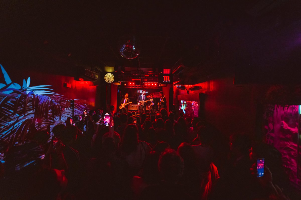madridenvivo's tweet photo. Ale Ocaña y su banda contagió a todo el @cafelapalma de una euforia final, que sintetizó a perfección el triunfo de las cuatro bandas en esta primera edición de #MADRIDENVIVOSGAELAB -programa para bandas organizado por #MADRIDENVIVO, @fundacionsgae  (@sgaeactualidad) y #APLEM- https://t.co/61m8hwX5qQ