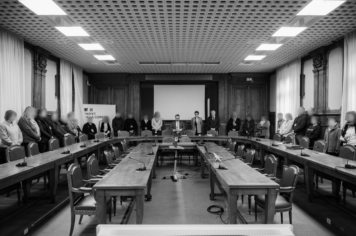 #Hommage | 🇨🇵 Le préfet et les agents des services de l'État ont observé une minute de silence en hommage au capitaine Florian Monnier déployé en renfort à Mayotte.
Il est décédé dans l'exercice de ses fonctions le 20 décembre 2024.