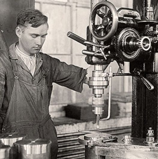 cnc_experts's tweet image. Great machinist vintage photo. Can anyone guess the name of the machine, or year?🤔
Copyright, photo credit: business-case-analysis.com and Solution Matrix Limited