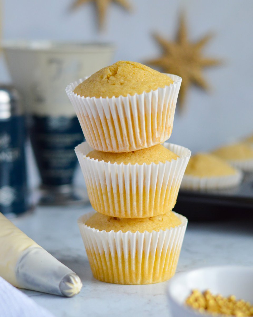 Pop the champagne, it’s cupcake time! 🥂🧁 Champagne and white chocolate cupcakes are the ultimate way to sweeten your New Year’s celebration. ✨🍾 

Click here for the full recipe: bit.ly/4iJDA2J

#champagnecupcakes #newyears #partyfoodideas