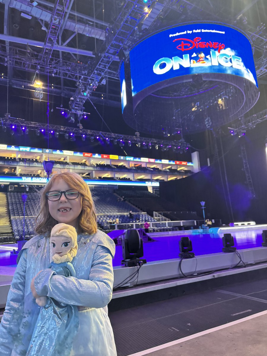 aims2889's tweet photo. #disneyonice https://t.co/epgNwnKXoW