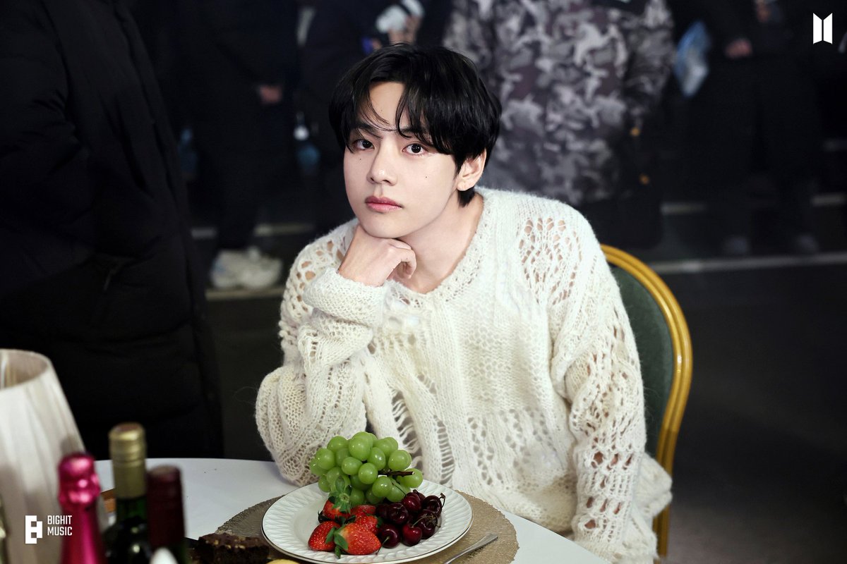 _columbin3's tweet photo. Happy Birthday Taehyungie 💜🎉🎂
#HappyBirthdayV #HAPPYTAEDAY 
#happyvday2024 
@BTS_twt https://t.co/AZsvKeUsoe