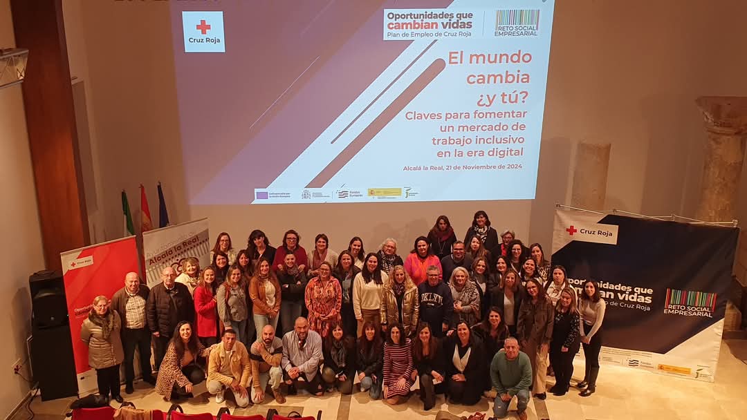 crejaen's tweet photo. 🌍✨ "El mundo cambia... ¿y tú?" 🚀

Así fue nuestro encuentro formativo del @CruzRoja_Empleo Jaén, el pasado mes de noviembre.

Una jornada llena de inspiración gracias a la intervención de @evacolladoduran sobre cómo fomentar mercados de trabajo inclusivos en la era digital. https://t.co/6BvFTtOjXp