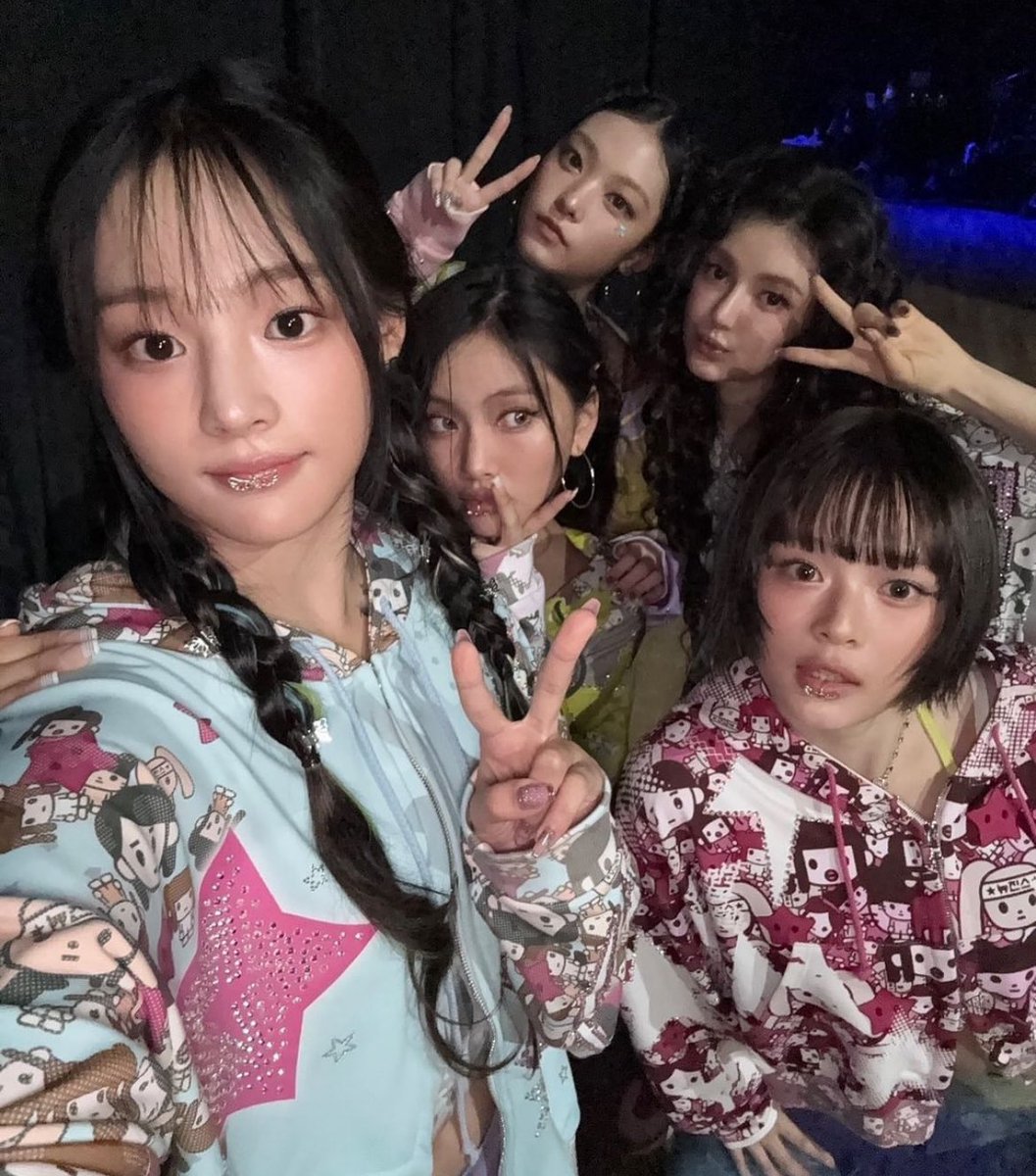 huiloenu's tweet photo. 뉴진스 코어를 사랑하는 여자가 모아본
커스텀 의상 및 브랜드 정리,,📝🪽 https://t.co/USF40MJjvK