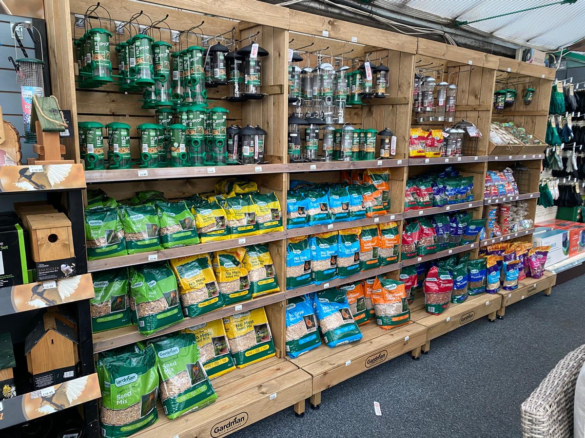 OxGardenCentre's tweet image. Let's all try to keep our local #birds happy &amp;amp; healthy this winter with plenty of food options &amp;amp; #nestingboxes.
We have a wide variety of food including complete seed &amp;amp; nut mixes to fat balls, as well as tables &amp;amp; boxes.
FREE local delivery.
ow.ly/JBrr50UrJuK
#birdfood
