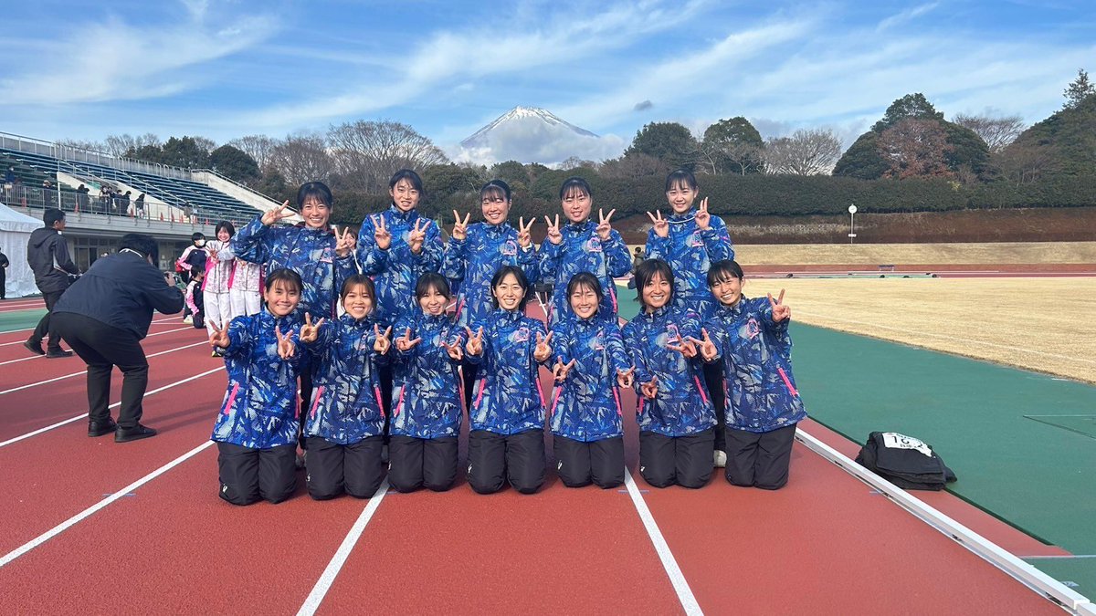 hyogodai_ekiden's tweet photo. たくさんの応援ありがとうございました🗣

この1年間は本当に沢山の方々に応援して頂き、
沢山の方々に支えて頂きました！✨

来年も、
この舞台に帰って来れるよう
新チームで再び頑張ります✊🏻

2024年度の大会は本日をもって終了です。

引き続き兵庫大学女子駅伝部の、
応援よろしくお願いします✨ https://t.co/IqomTRHoRq