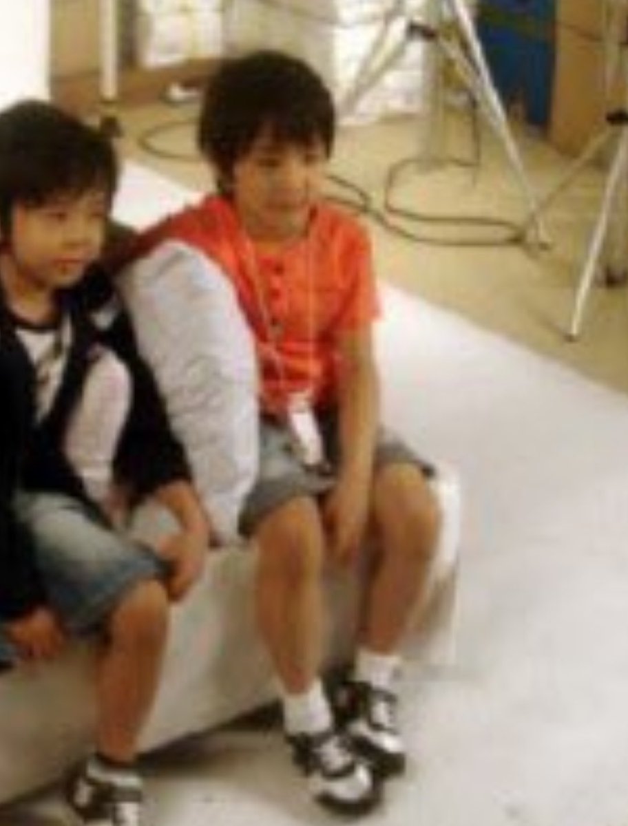 ในรูปถ่ายว่าจิ๋วแล้ว ตอนนั่งถ่ายจิ๋วกว่าอีกㅠㅠ