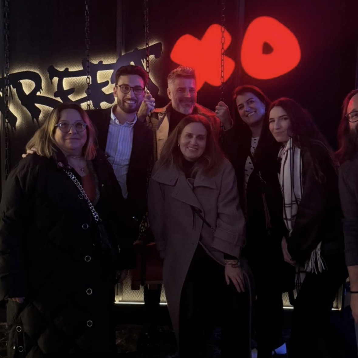 Todo el equipo de plug&amp;go os desea un próspero año cargado de nuevos proyectos, historias, viajes, ¡y mucho más! Feliz 2025 🧡