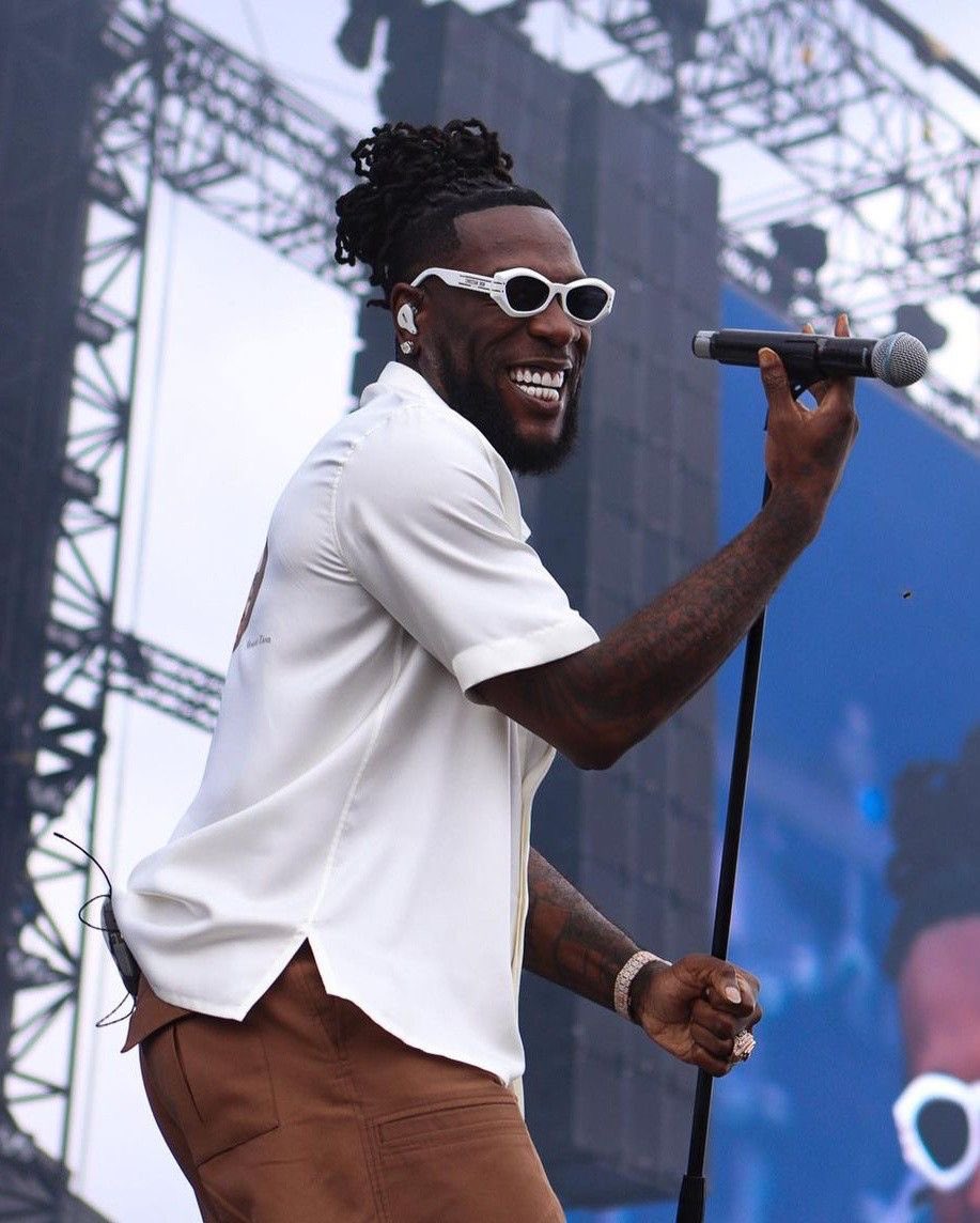 hypetribeng's tweet image. 🚨BURNA BOY WITH 0 ALBUM IN 2024
SOLD OUT ⬇️🏟️ 

• London Stadium 🇬🇧 (80,000)
• State Farm Arena 🇺🇸 (21,000)
• Capital One Arena 🇺🇸(20,356)
• Amalie Arena 🇺🇸 (21,500)
• Centre Bell Arena 🇨🇦 (21,000) {2 Nights}
• Scotia Bank Arena 🇨🇦 (19,800) { 2 Nights }
• Wintrust Arena…