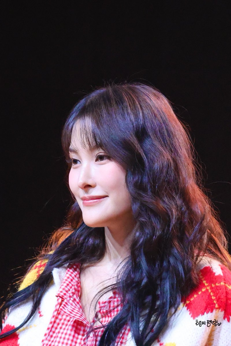 hamjjiyoungji14's tweet photo. 241228 카라 박규리
Gyuriful Night  팬미팅

#카라 #박규리 #KARA #GYURI
#아아악눈부셔박규리 #GyurifulNight 
#팬미팅 #Fanmeeting https://t.co/idIVpvypCj