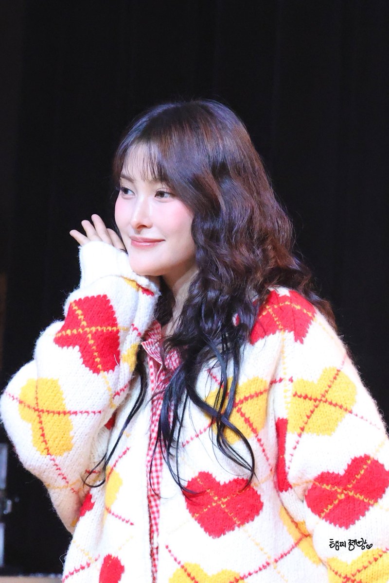 hamjjiyoungji14's tweet photo. 241228 카라 박규리
Gyuriful Night  팬미팅

#카라 #박규리 #KARA #GYURI
#아아악눈부셔박규리 #GyurifulNight 
#팬미팅 #Fanmeeting https://t.co/idIVpvypCj