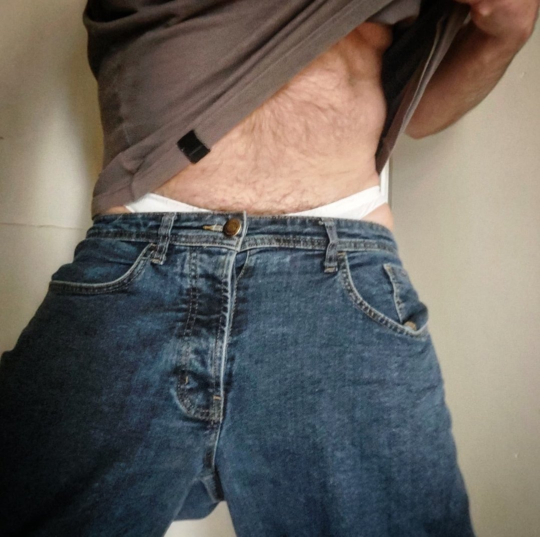 briefs_moment's tweet photo. Vgaineis gia ta teleftaia dwra sta magazia &amp; me ka8e vhma niw8eis thn stringara na sou gargalaei ta soufroxeila &amp; to psolari sou na stazei apo to deos ths poustro-kávlas pou foras mesa apo to jean. 
Pare ton kollhto &amp; steiste mapes mpros pisw na sas pai3w akornteon sta or8ia. https://t.co/ffHwihAm4I