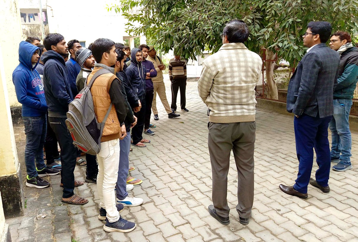 दिनांक 30.12.2024 को राजकीय अनुसूचित जाति छात्रावास #Etawah का निरीक्षण किया। मूलभूत सुविधाओं का जायजा लिया तथा छात्रों से वार्ता की। सम्बन्धित को शौचालय, पेयजल एवं सफाई की बेहतर व्यवस्था हेतु निर्देश दिये। 

<a href="/DistrictEtawah/">DM Etawah</a> 
<a href="/UpRuralDev/">U.P. Rural Development Dep</a> <a href="/InfoDeptUP/">Information and Public Relations Department, UP</a> 
<a href="/UPGovt/">Government of UP</a> <a href="/ChiefSecy_UP/">Manoj Kumar Singh, IAS, Chief Secretary, UP</a>