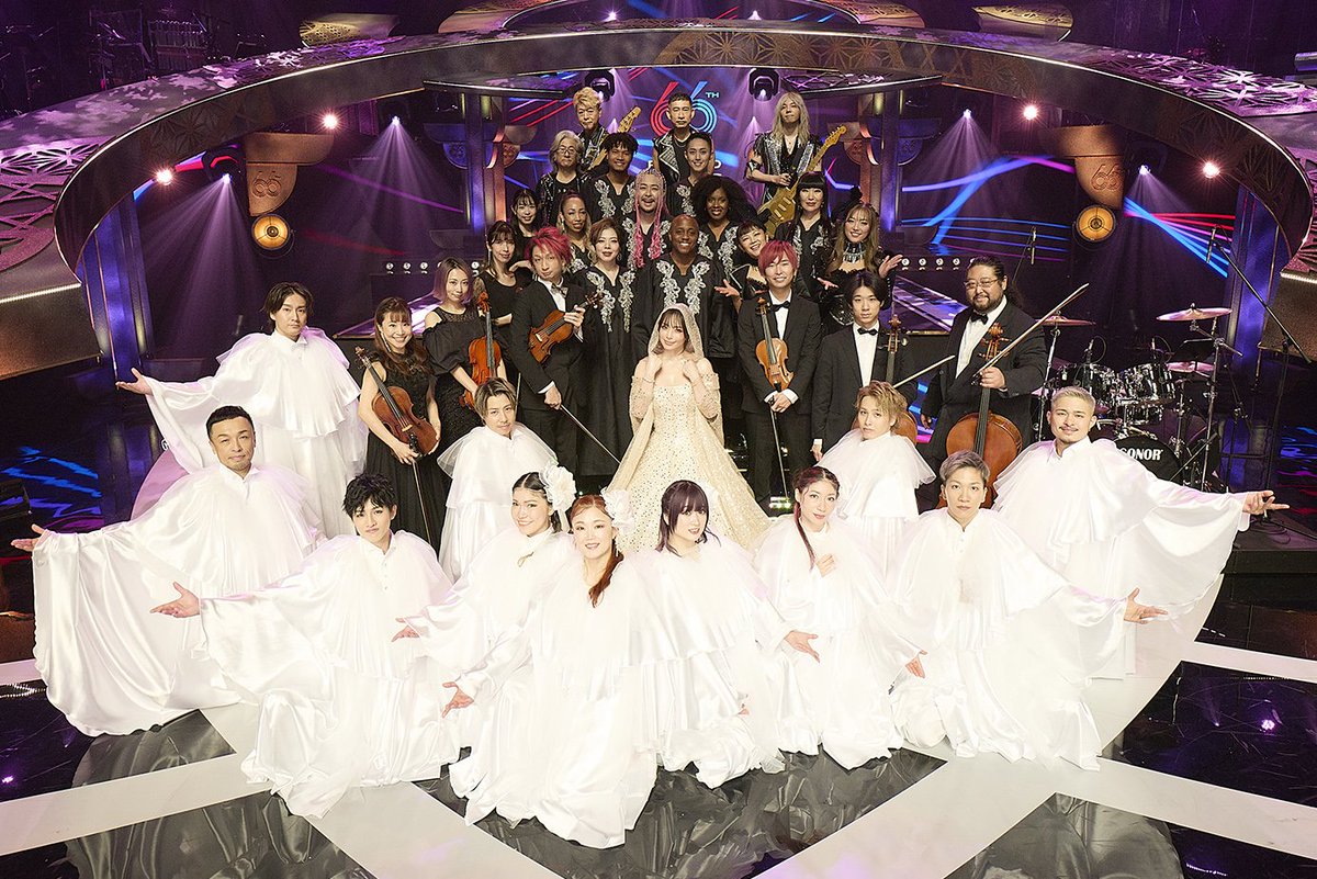 レコード大賞、史上初の3連覇を達成してから21年。今も歌い続けていて、平成から令和になって特別賞として受賞してまたレコ大のステージに立って21年前より強さと優しさで溢れた歌声と表情で歌い上げた浜崎あゆみは、ファンにとって誇らしかったし、胸がぎゅっとなった。 #レコード大賞 #浜崎あゆみ