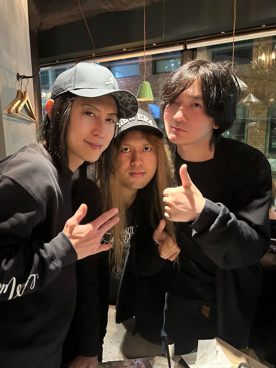 Candy_nozoki's tweet photo. 先日はPRS JAPANの忘年会へ！
pulse artistの面々も集合！
スタッフの方々のPRS愛が凄くて改めて良い会社だなと思ったよ。
そしてそこにpulse artistとして関われている事に気が引き締まった。
2025年も頑張るぞ！！！ https://t.co/RpbsUxEj5j