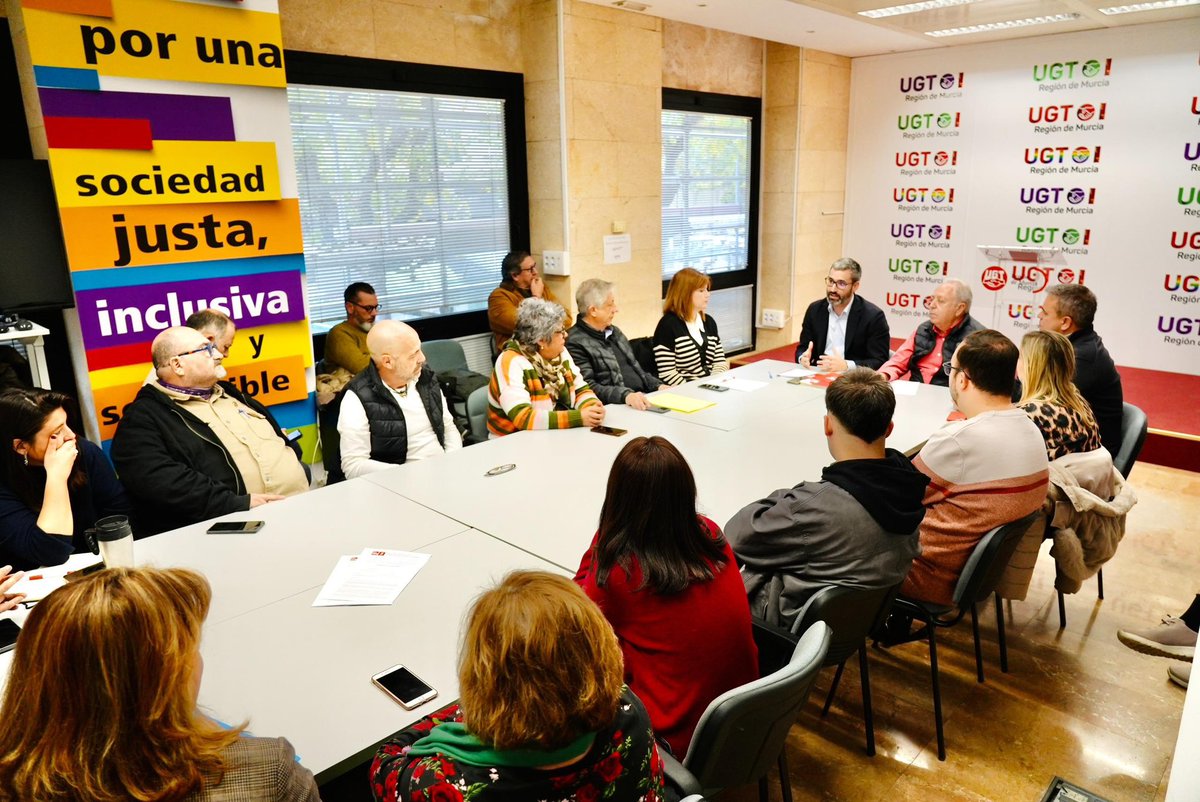 Hoy hemos recibido la visita de @ lucassayala en <a href="/ugtmurcia/">UGT Región de Murcia</a> para explicarnos su proyecto de candidatura en las primarias del PSRM. Desde UGT compartimos el compromiso de mejora de la calidad de vida y la situación sociolaboral en la Región de Murcia. Gracias candidato