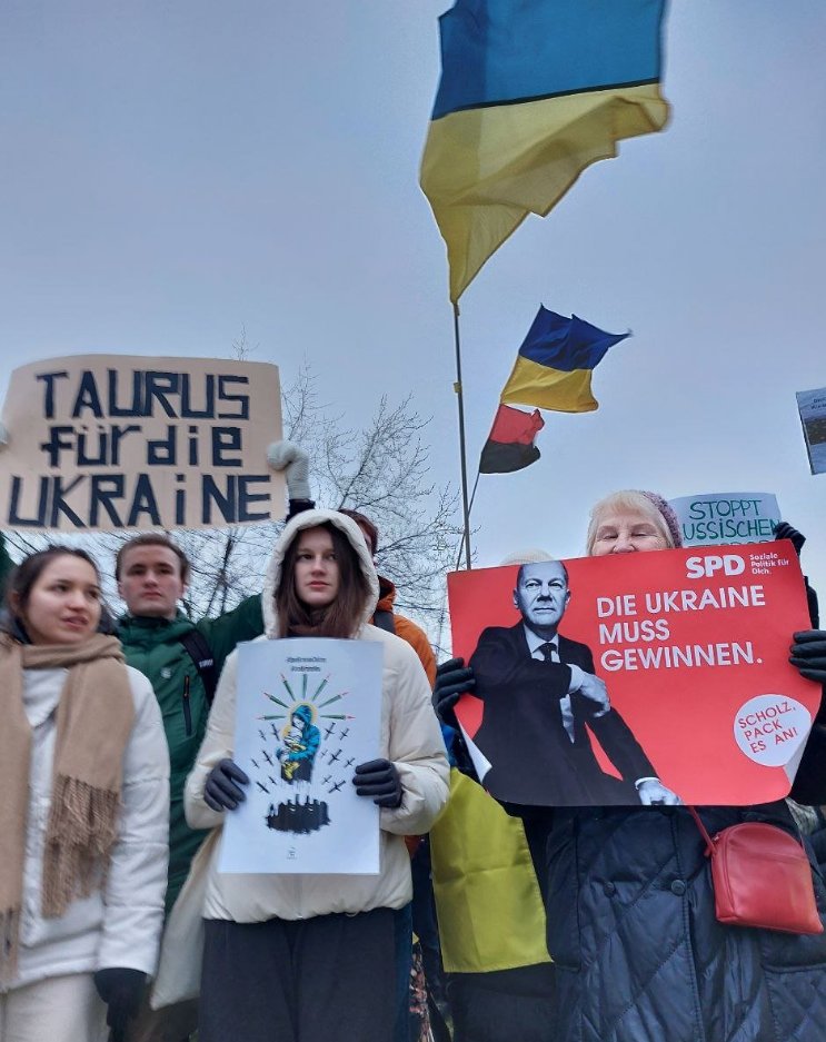 💙💛 Tamara MUGA X (@tamrico2022) on Twitter photo <a href="/CFinckelstein/">CFinckelstein</a> Die vielen freundlichen Gesichter der Moskau Connection.
<a href="/spdde/">SPD Parteivorstand 🇪🇺</a> , Ihre Wähler sind Deutsche Bürger, also wir, nicht Kreml. Als Wähler bitte ich alle Sozialdemokraten sich zu FDGO zu bekennen und das rus. Haus in Berlin zu schließen. Danke! <a href="/CFinckelstein/">CFinckelstein</a> Die vielen freundlichen Gesichter der Moskau Connection.
<a href="/spdde/">SPD Parteivorstand 🇪🇺</a> , Ihre Wähler sind Deutsche Bürger, also wir, nicht Kreml. Als Wähler bitte ich alle Sozialdemokraten sich zu FDGO zu bekennen und das rus. Haus in Berlin zu schließen. Danke!