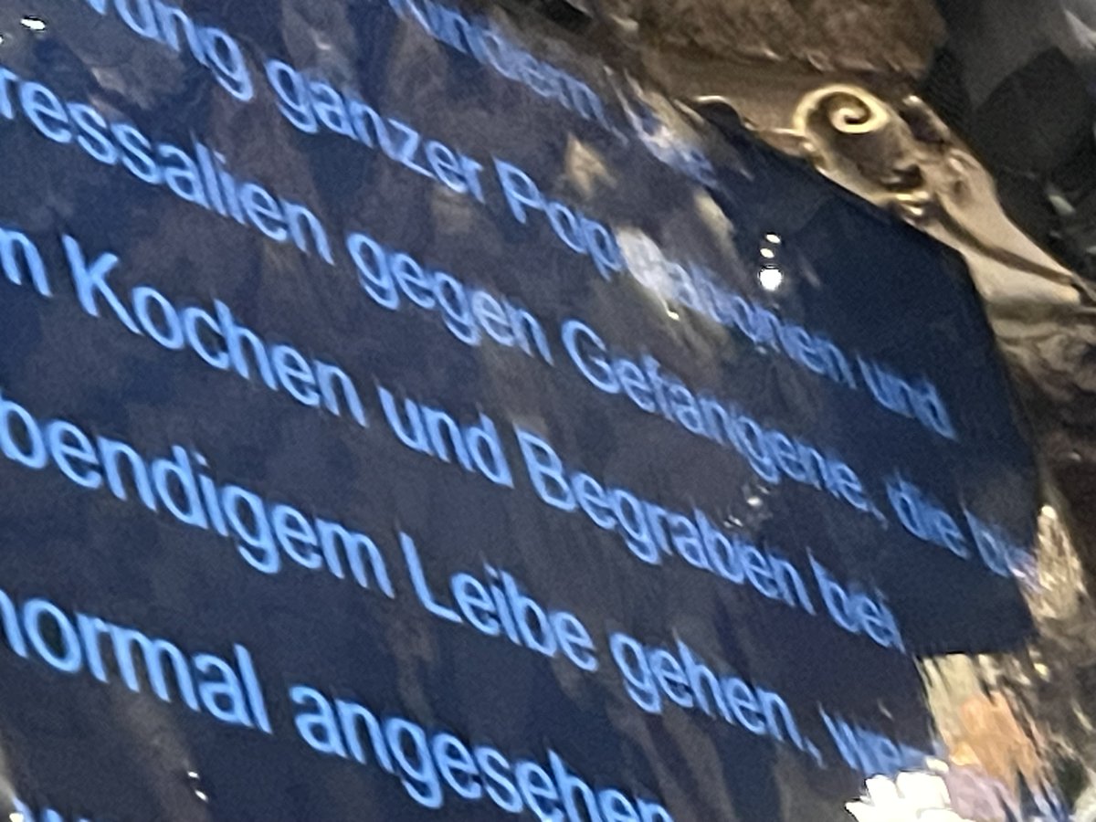 Robin Alexander (@robinalexander_) on Twitter photo Wer mit heranwachsenden Familienmitgliedern, einer Jugendgruppe oder einer Schulkasse im kommenden Jahr eine Berlin-Reise plant, um die Geschichte der Totalitarismen zu vermitteln, sollte versuchen, Karten für die Inszenierung von "1984" im <a href="/blnensemble/">Berliner Ensemble</a> zu ergattern. Wir waren Wer mit heranwachsenden Familienmitgliedern, einer Jugendgruppe oder einer Schulkasse im kommenden Jahr eine Berlin-Reise plant, um die Geschichte der Totalitarismen zu vermitteln, sollte versuchen, Karten für die Inszenierung von "1984" im <a href="/blnensemble/">Berliner Ensemble</a> zu ergattern. Wir waren