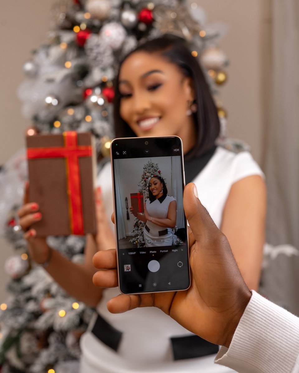 XiaomiNigeria's tweet image. Like the Ocean Sunset on the Redmi Note 13, 2024 has been a year of iconic moments.✨

 What’s one thing that stood out for you this year? Let’s talk gratitude in the comment section! 👇🏻

#RedmiNote13 
#GratitudeSeason