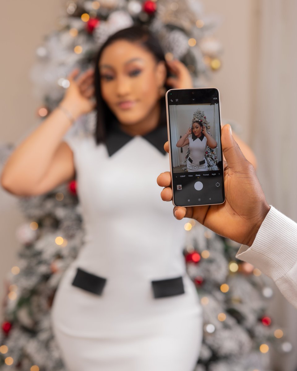 XiaomiNigeria's tweet image. Like the Ocean Sunset on the Redmi Note 13, 2024 has been a year of iconic moments.✨

 What’s one thing that stood out for you this year? Let’s talk gratitude in the comment section! 👇🏻

#RedmiNote13 
#GratitudeSeason