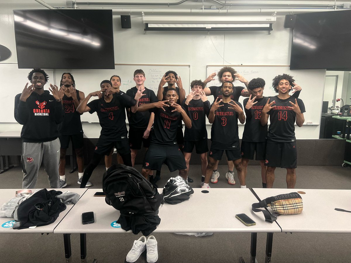 A week ago we got back from Cali 🌴☀️

Take a look behind the scenes of some of the fun we had (on and off the court 😏)

#FindAWay🅾️