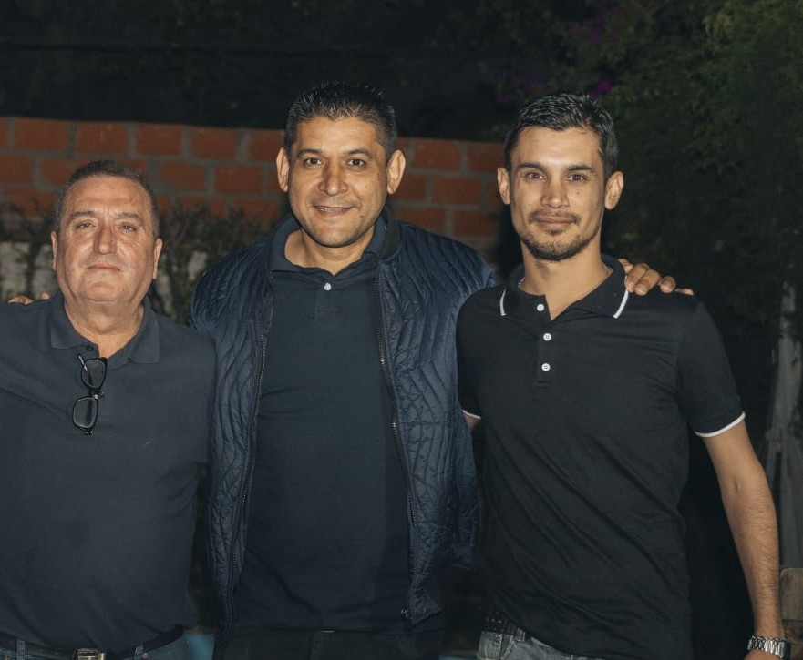 charlybonino's tweet photo. Con #Esteban en Avellaneda y #Cristian en #Lomas jóvenes Dirigentes el #Radicalismo trabaja por la renovación es #sumando es renovando es #Militando .@MaxiAbad https://t.co/9U5JoMcWAj