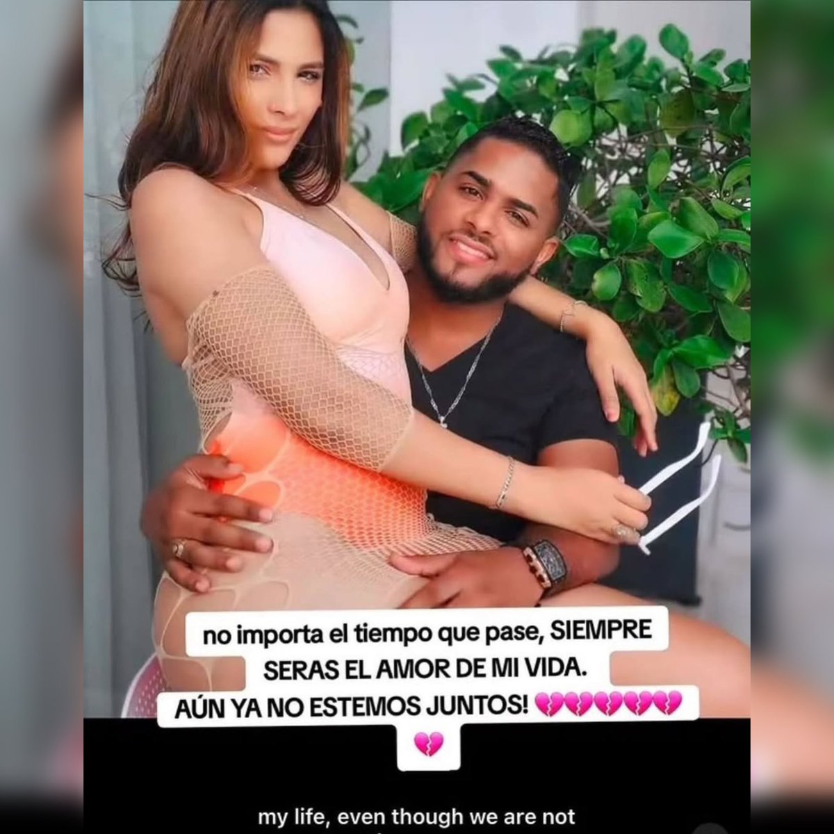 Una mujer besa en la boca a Romeo Santos en pleno concierto y después chilla en redes sociales porque su esposo al ver los videos, le mete el divorcio.

Ya salieron las feministas de siempre a decir que el marido es un inseguro y que exagera y bla bla bla.

Es tan sencillo como