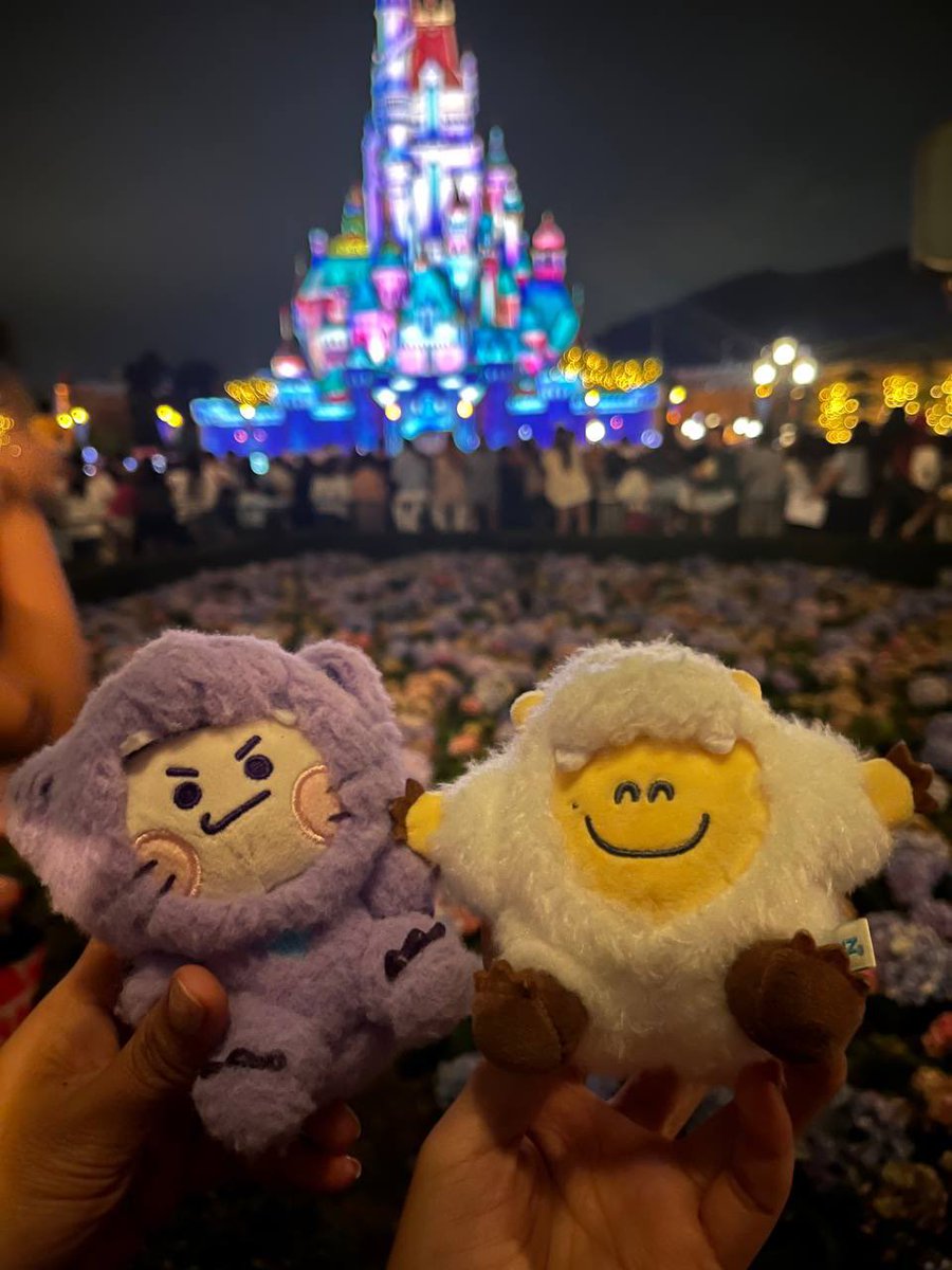 andingwrites's tweet photo. Its your last day as a leaders, I’ve been vv busy this year and I cant catch up w evrything but my love for you both are still the same. Lets be happier, healthier, more free this 2025 and for the next coming years!

As usual I’ll be vv busy again this whole day. Bawi on Jan 1 😘 https://t.co/uRDVTQUVDZ