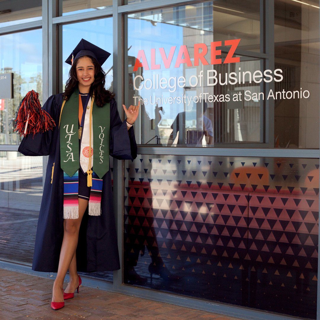 UTSABusiness's tweet image. Sofia Salazar Arguelles graduated this fall '24 from #UTSAAlvarez and @UTSAmusic with a double major in B.B.A. Management and B.A. Music Performance! 🌟

Sofia will continue her journey at Classical Music Institute as an ascend faculty artist. 👏

#WeAreAlvarez #UTSAGrad24