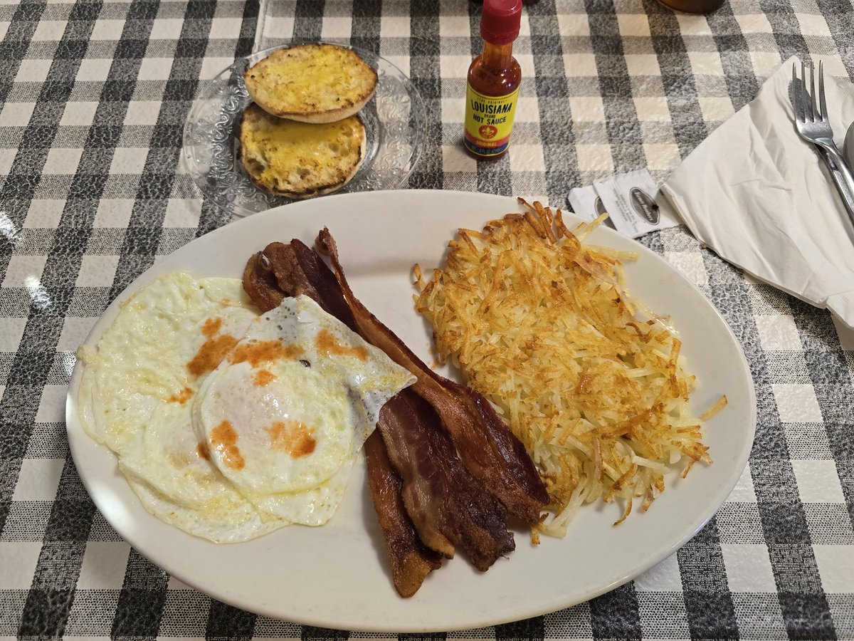 Marketgent's tweet photo. Good morning! Breakfast at Division Street Diner, over medium eggs, crispy bacon, hashbrowns, and an english muffin.  Can't forget my favorite, Louisiana Hot Sauce! @LA_Hot_Sauce https://t.co/VfsiVKOpEL