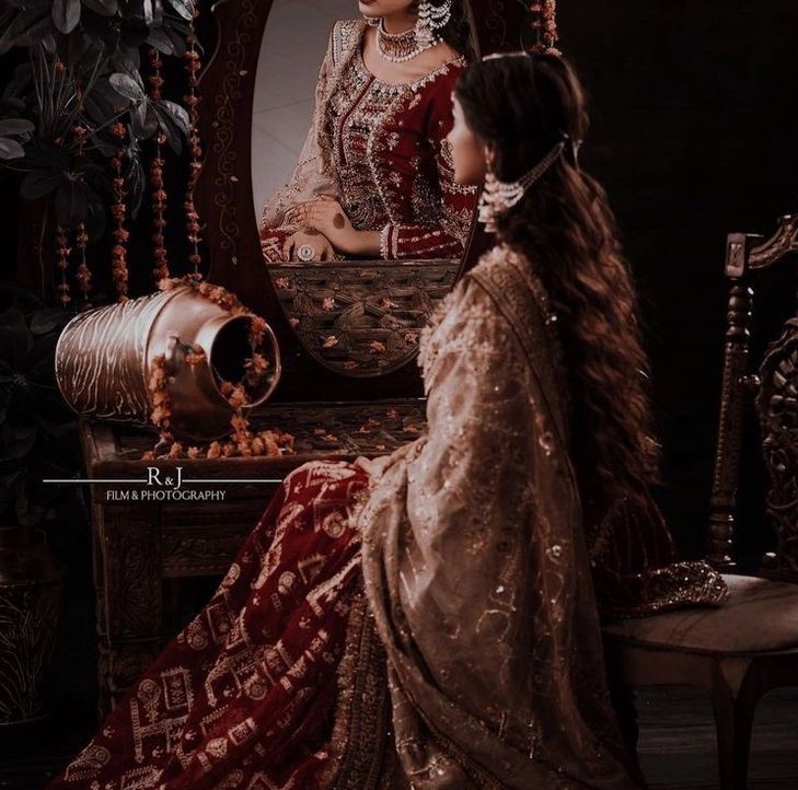 इतने नादान है तुझे भूलने वाले कि 
तुझे याद करने के लिए पूरी उमर पड़ी हो जैसे !!