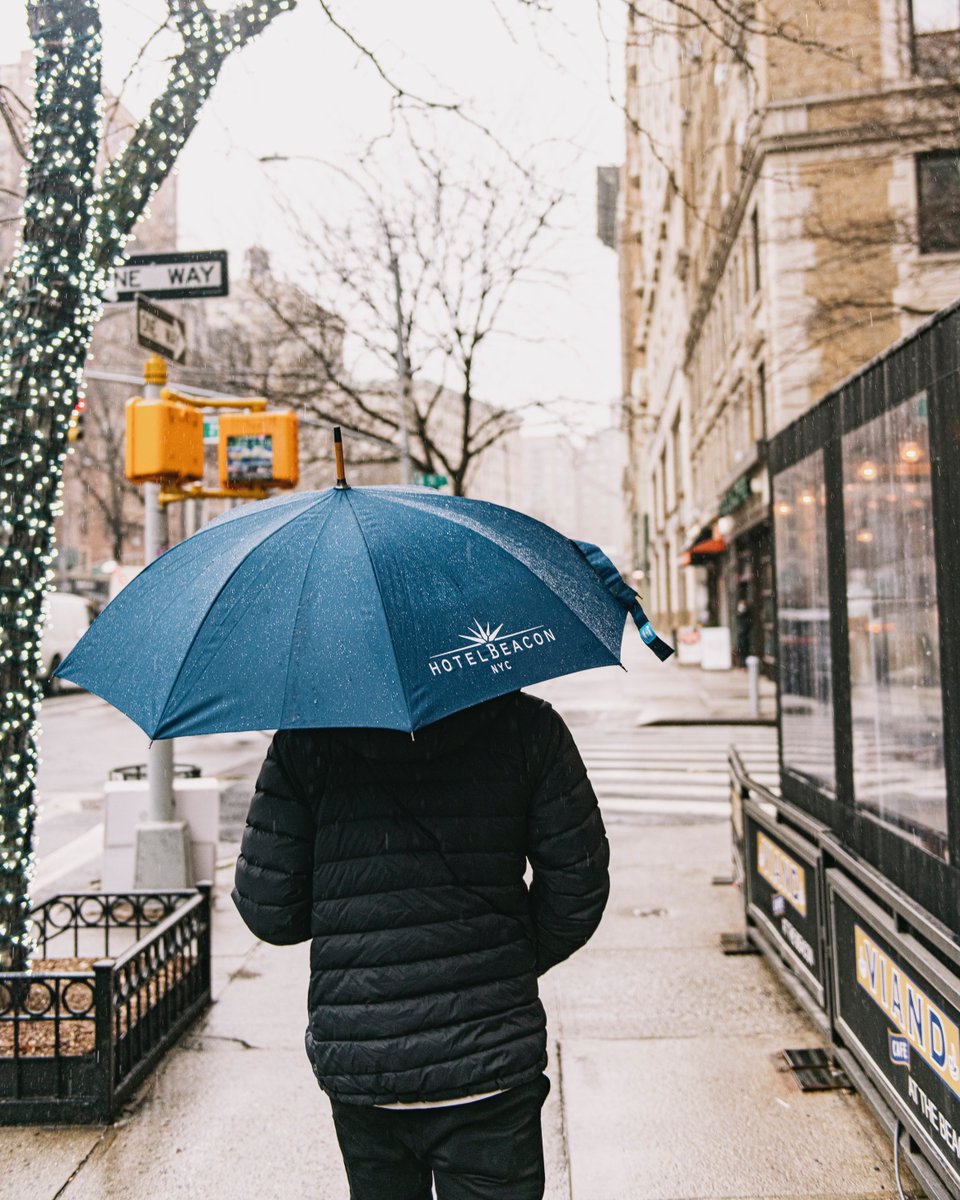 HotelBeacon's tweet photo. Snowfall, city lights, and cozy moments. Winter in NYC is calling. ❄️ https://t.co/ECul3v7bd7