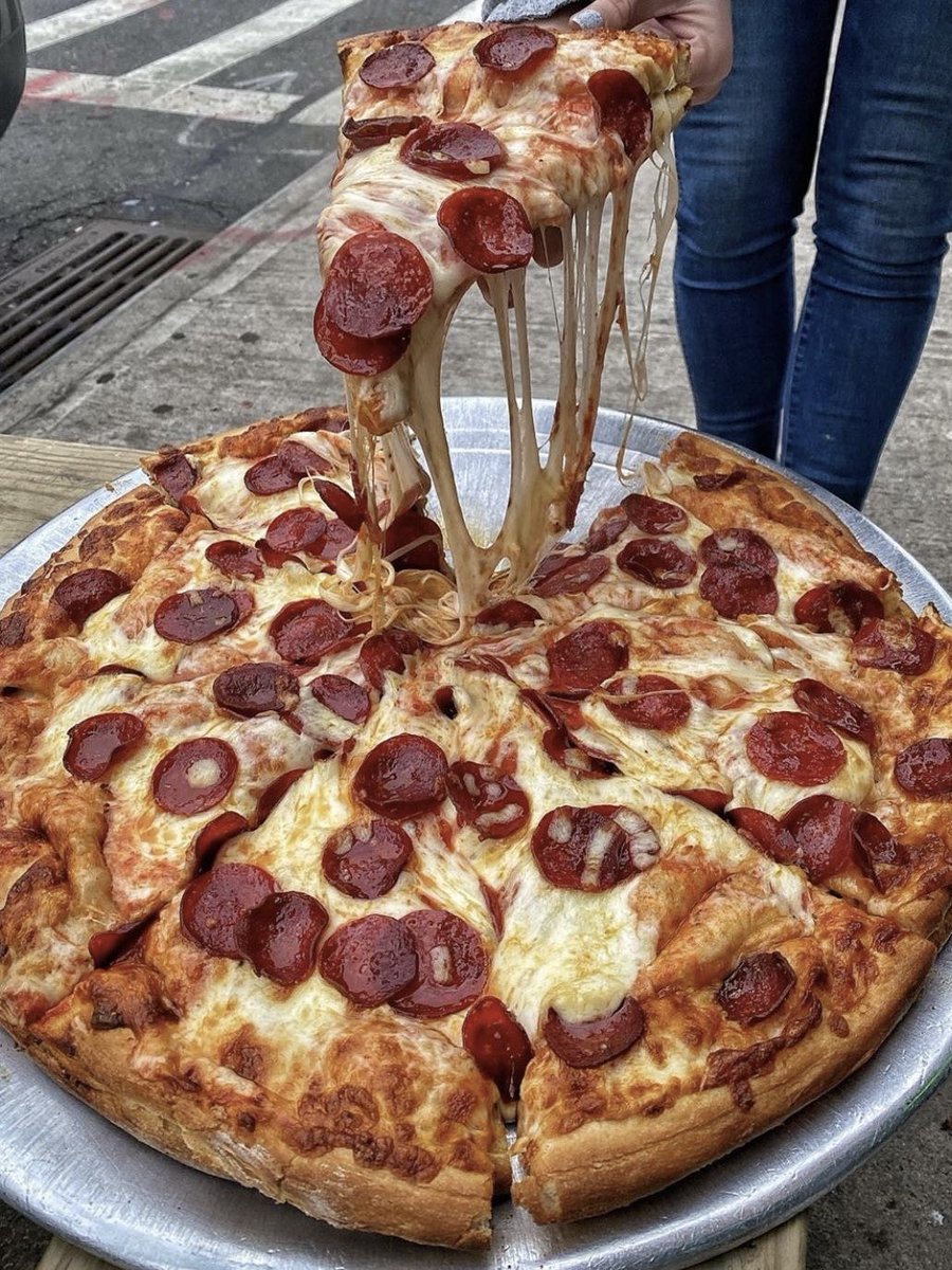FoodPleaser's tweet photo. Pizza 🍕 https://t.co/QYKPaJ4HSt