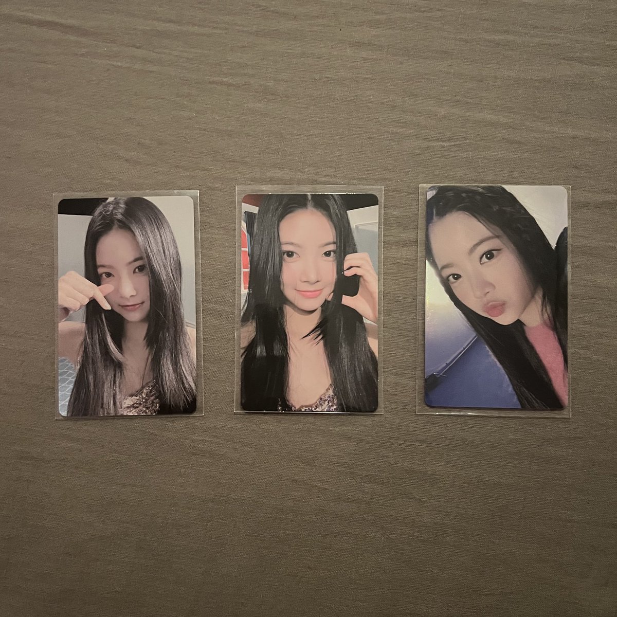 tyunjc's tweet photo. #pasarLESSERAFIM 
wts hong eunchae fearless set
⭐️ 120 inc postage ! (em +5)
💤 sell in set only
🪨 mint condition https://t.co/cKc6a3QSq3