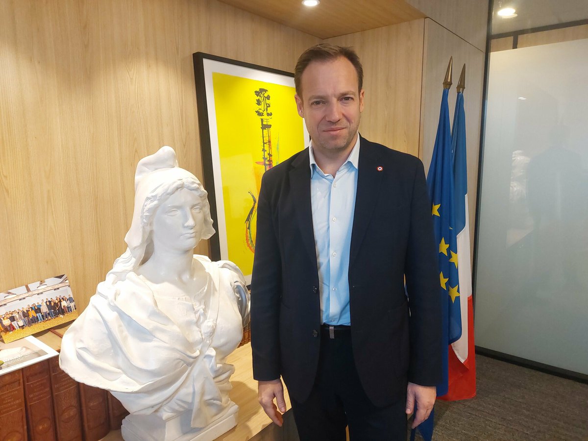 « Clamart reste ma priorité » : après six mois de cumul des mandats, Jean-Didier Berger rend son écharpe de maire
➡️ l.leparisien.fr/gtbW