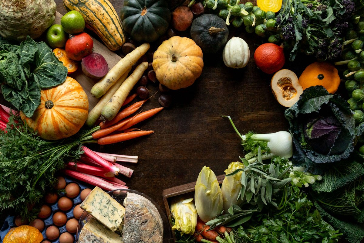 It's a week until our two &amp; three course set menu launches 🍴

We're beating the January blues with delicious local produce, championing British farmers and all for £18 for two courses or £22 for three 🥕

@youngspubs #jansetmenu #youngschefs