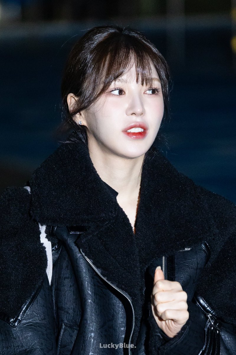 LuckyBlue_0221's tweet photo. 241230
Wendy's Young Street上班

#WENDY #웬디 https://t.co/y5SVM1mECs