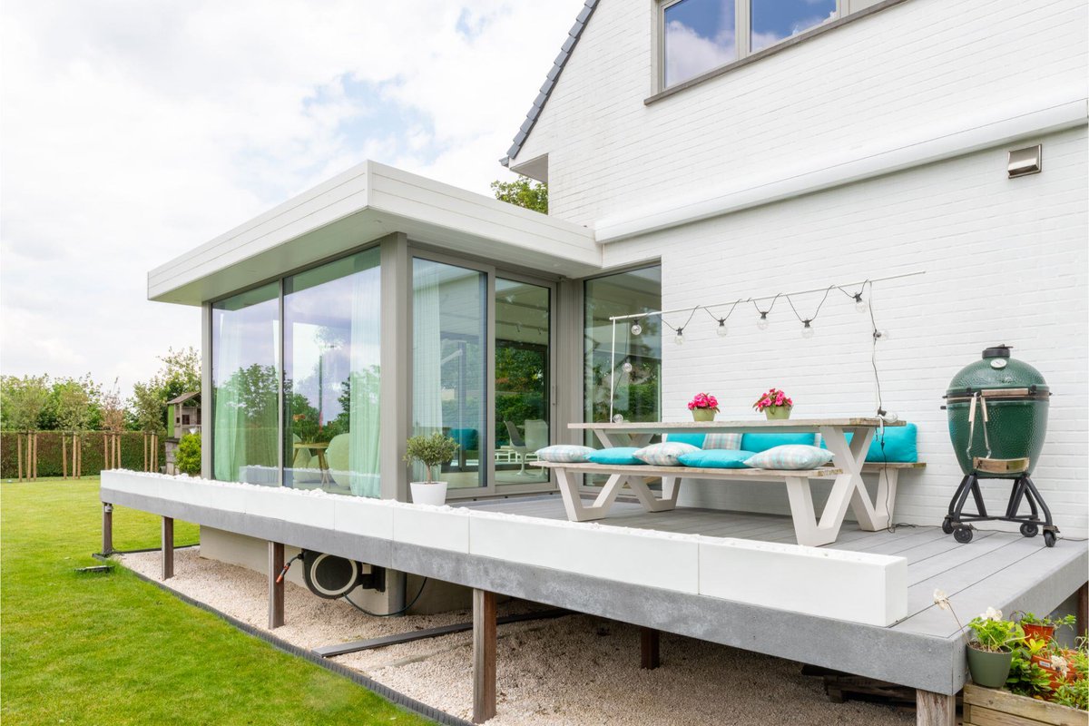 WillemsVerandas's tweet image. 🌟 Modern, maar niet anthraciet! Deze woonuitbreiding in ecru en lichtgrijs sluit perfect aan bij de stijl van de woning. Modern, licht en tijdloos. Wat vind jij van dit resultaat? 🌿 #WillemsVerandas #Woonuitbreiding #EcruDesign #WoonInspiratie