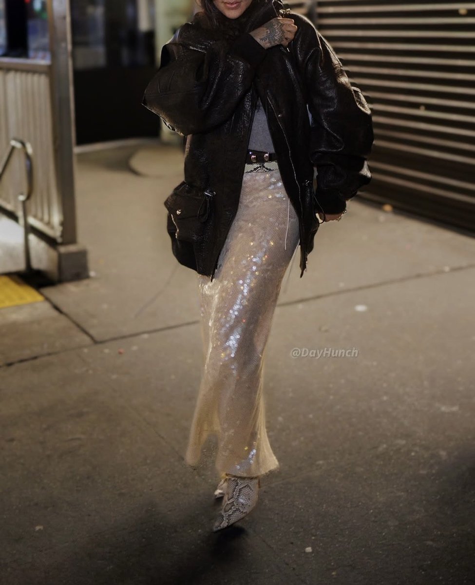 Rihanna in NYC (dec. 26)