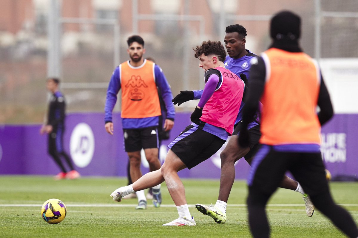 🧒🏻🫡💜 Juveniles con el primer equipo
 
#pucela #RVcantera