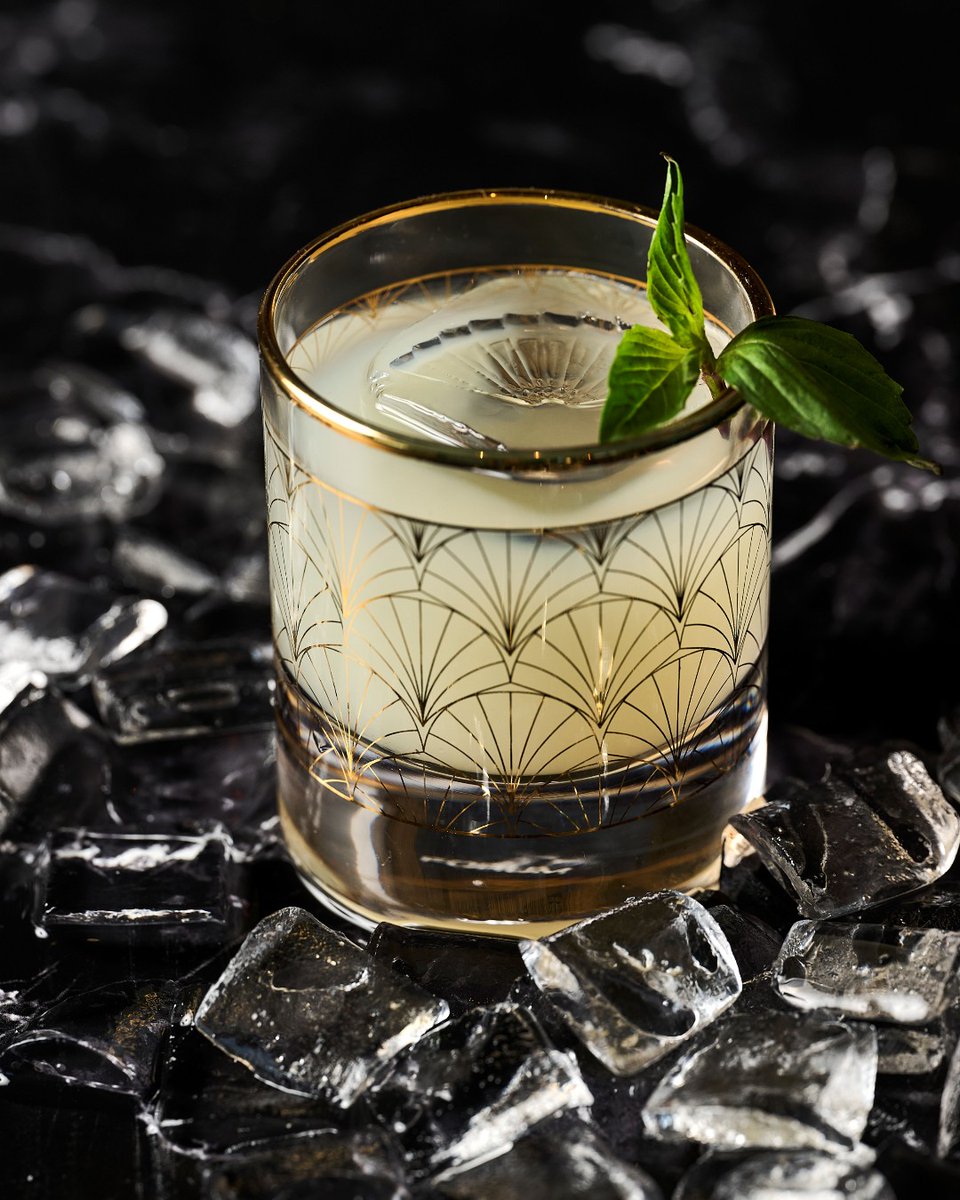 MO_NEWYORK's tweet image. See you tomorrow for our countdown to 2025. Enjoy a decadent seven-course tasting menu, or visit our speakeasy for our after dark celebration.

Learn more at the link in bio. 

#ImAFan #MandarinOrientalNewYork #NewYearsParty #NYCSpeakeasy #NewYearsEve