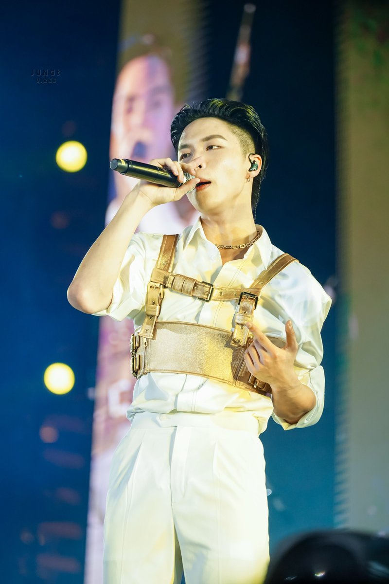 JUNGtVIBES's tweet photo. นี่ล่ะๆๆ ไถข้างแบบนี้ เอาพี่ไปไถนาได้เลย 

#จั๋งธีร์ #JUNGT 
#BUSCountdownatICONSIAM #BUSxICONSIAM https://t.co/ssuBJBrTwj