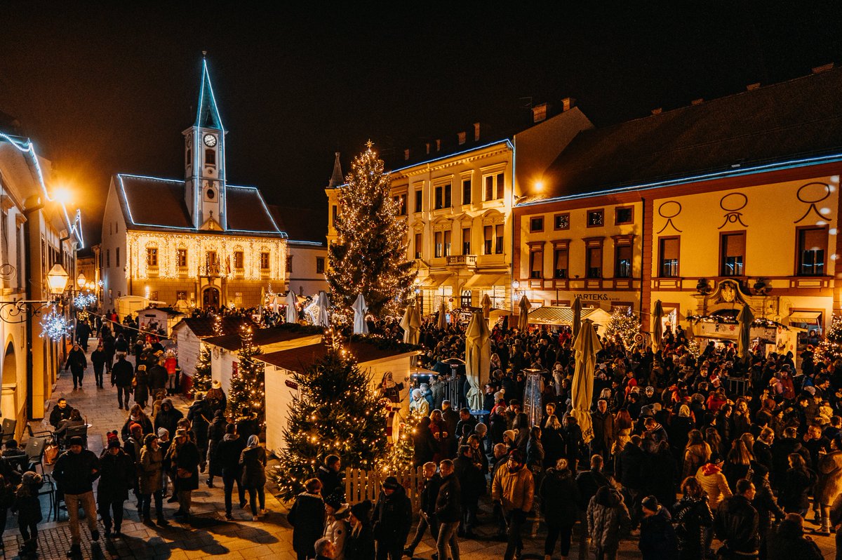 Croatia_hr's tweet photo. Don't miss out on the final days of Advent! 🎄💫 Enjoy the magic and make some lasting memories before it's gone. See you there! 🤍
https://t.co/ZGxYyfwjXn
📍Varaždin
📸Turistička zajednica grada Varaždina
#CroatiaFullOfMagic https://t.co/rnhbmkCWbl