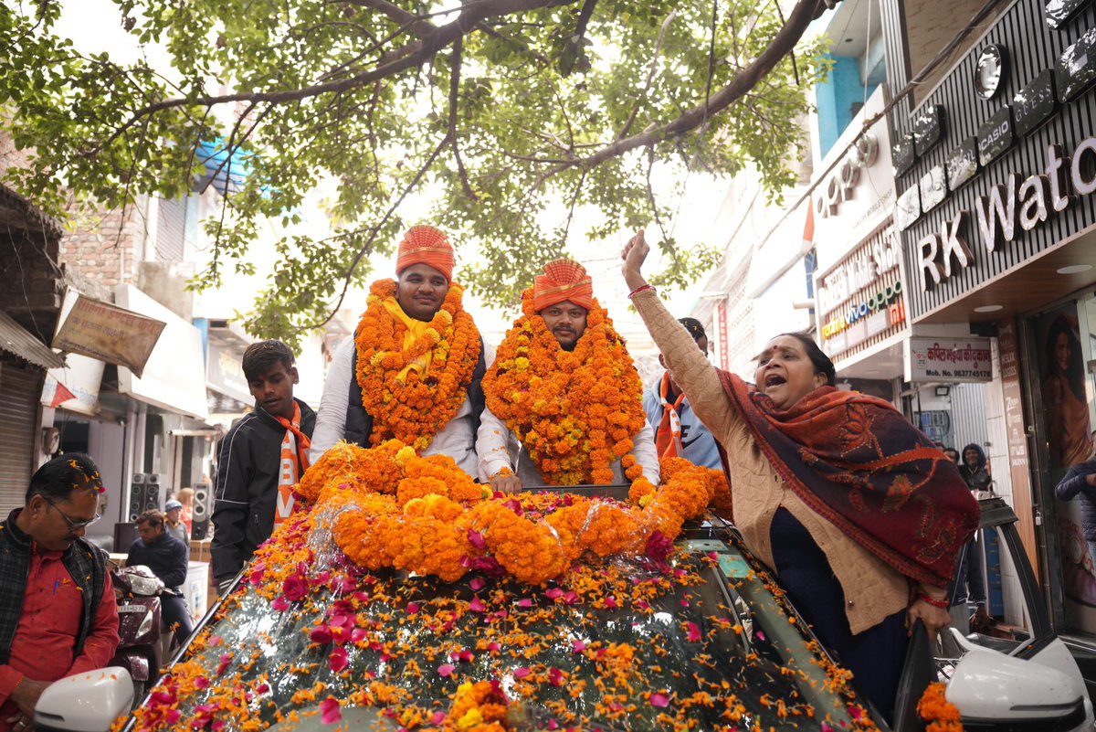 abvpbraj's tweet photo. पुननिर्वाचित प्रांत मंत्री श्री @iankitpatel1 का “बांसुरी नगरी” पीलीभीत के कार्यकर्ताओ द्वारा जिले के विभिन्न स्थानों पर भव्य स्वागत किया गया। इस दौरान प्रांत सह मंत्री श्री जतिन भारती विशेष रूप से उपस्थित रहे।
#ABVPBraj https://t.co/ZhtIDxNt47