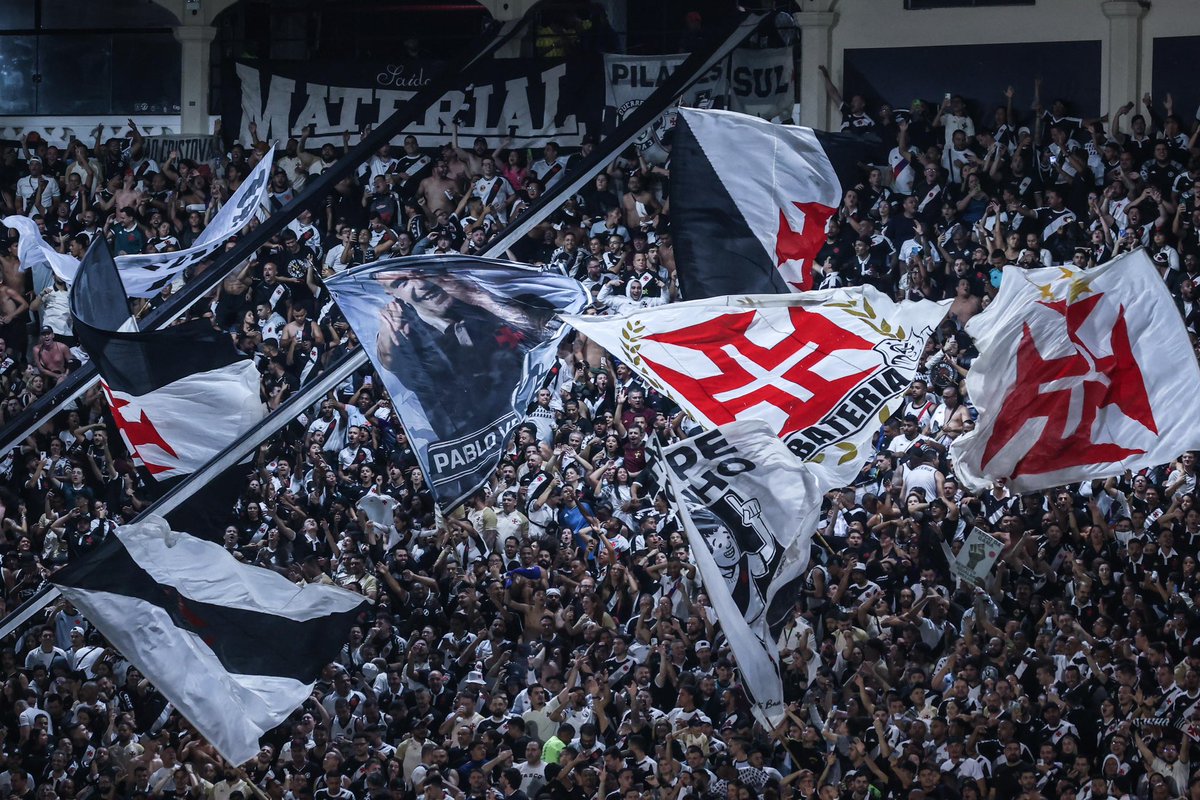 As torcidas de Vasco, Flamengo, Fluminense e São Paulo, cada uma à sua maneira, foram as que cantaram mais alto no Brasileirão de 2024.

É o que indica um levantamento inédito do EXTRA, que visitou 12 estádios em seis cidades diferentes nos últimos três meses.

- Quem cantou alto
